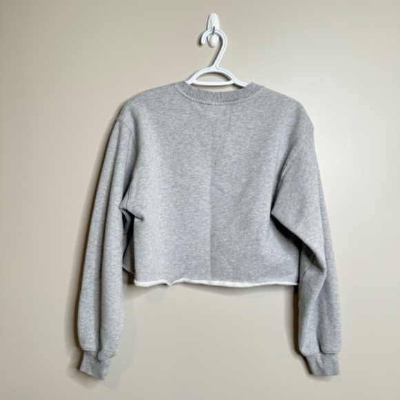 Aritzia Tna Cozy Fleece Perfect Cropped Sweatshirt - Picture 5 of 9